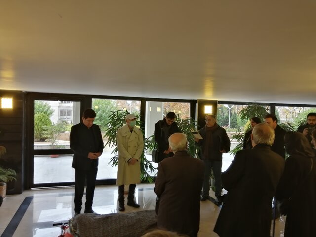 برگزاری مراسم تشییع مفتون امینی در روز بارانی تهران