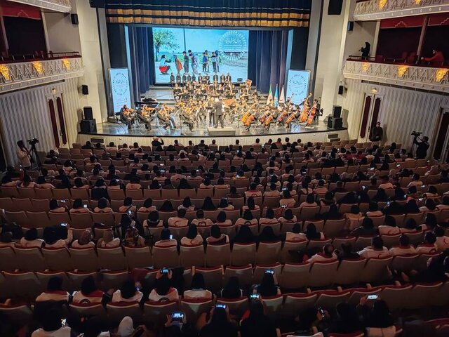 ارکستر ملی ایران به روی صحنه رفت