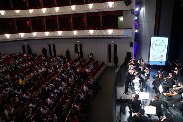 ارکستر ملی ایران به روی صحنه رفت