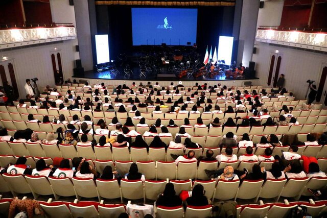 ارکستر ملی ایران به روی صحنه رفت