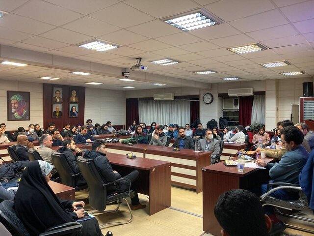 جامعهشناس کنشگر رویِ زمین واقعیت کنار مردم مینشیند/نمیتوان با جامعهشناسی دستوری رفتار کرد