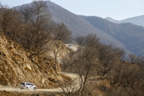 خدمات‌رسانی به روستاهای محروم در دست‌انداز جاده‌های خاکی