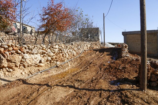 خدماترسانی به روستاهای محروم در دستانداز جادههای خاکی