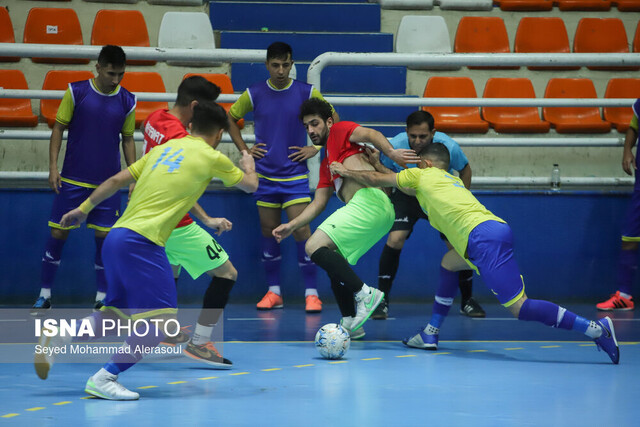 تصویر آرشیوی است. پیروزی مدعیان در هفته هفدهم لیگ برتر فوتسال