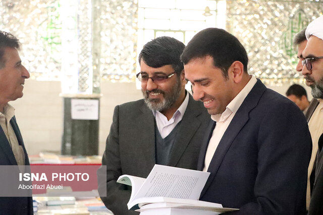 عرضه ۱۰ هزار جلد کتاب در نمایشگاه مهریز