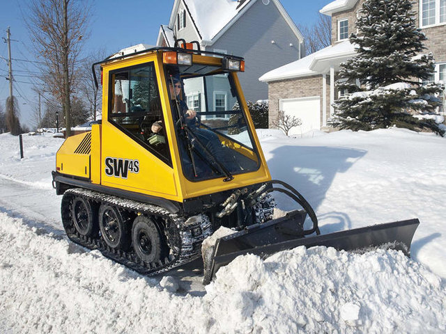 استقرار ۸۵ دستگاه انواع ماشین‌آلات سبک و سنگین در ستادهای برفروبی سنندج