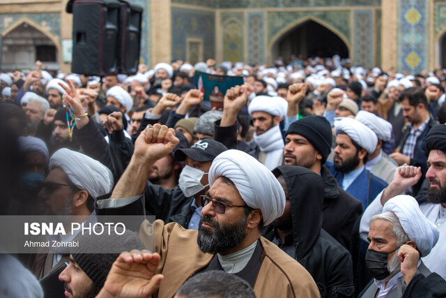 تجمع اعتراضی حوزویان و مردم قم علیه نشریه هتاک فرانسوی تجمع اعتراضی حوزویان و مردم قم علیه نشریه هتاک فرانسوی