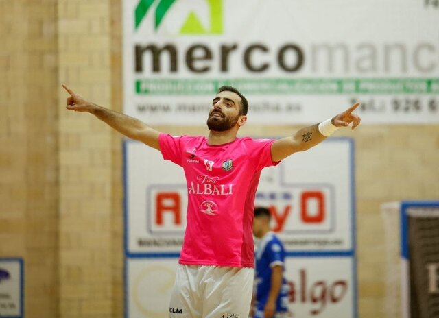 لژیونری که قید بازی در قهرمان ایتالیا را زد!