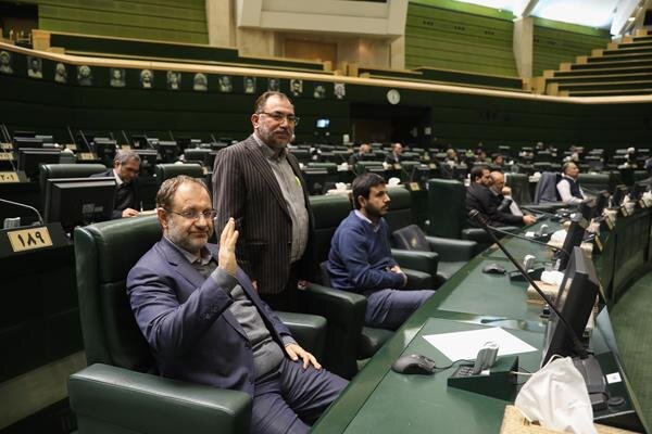 حاشیههای «بذرپاش در خود چه دید؟»