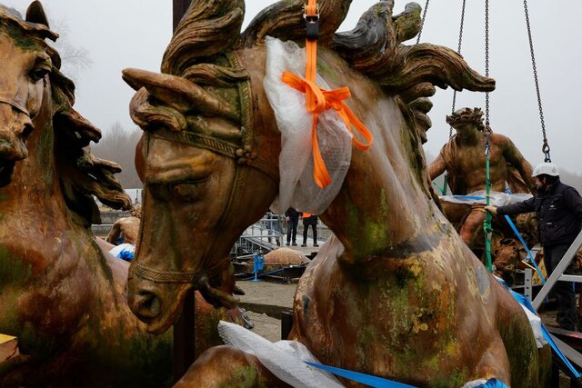مجسمههای «باغ ورسای» برای نخستینبار از خانه خارج شدند