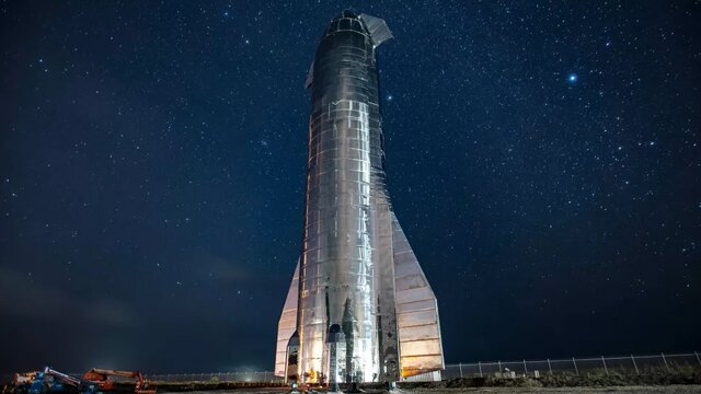 میلیاردر ژاپنی چه کسانی را به ماه خواهد برد؟