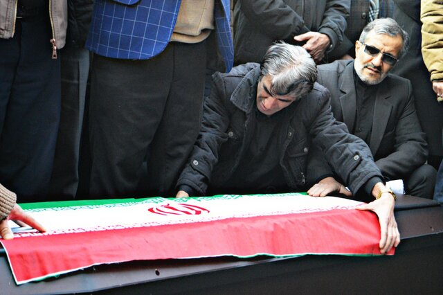 تشییع جنازه استاد قره باغی تشییع پیکر استاد «اسفندیار قره باغی» در تبریز