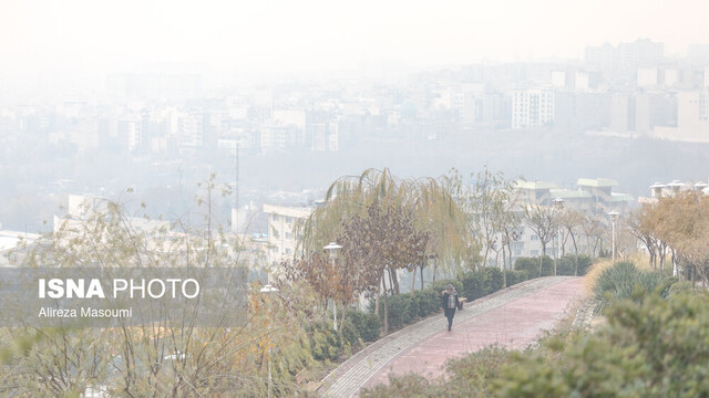 عکس آرشیوی است. هوای تهران برای گروههای حساس "ناسالم" است