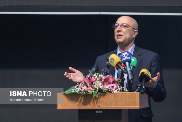 جامعه باید با قانون مدیریت شود/خامفروشی اندیشه؛ بدترین نوع خامفروشی جامعه باید با قانون مدیریت شود/خامفروشی اندیشه؛ بدترین نوع خامفروشی