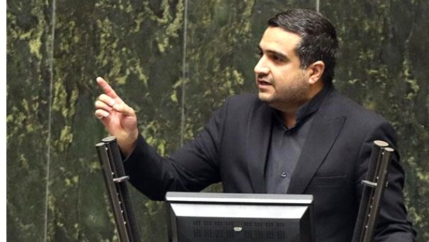 اسحاقی: ورود عمده زعفران به بازار خیانت به کشاورزان است اسحاقی: ورود عمده زعفران به بازار خیانت به کشاورزان است
