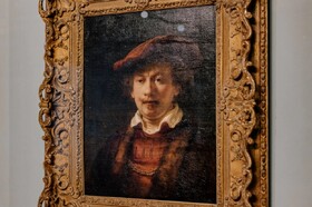 رامبرانت واقعا خودش را با کلاه قرمز نقاشی کرده بود؟