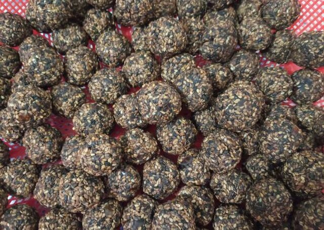 شیرینی سنتی ایلامیها در «شب چله» شیرینی سنتی ایلامیها در «شب چله»