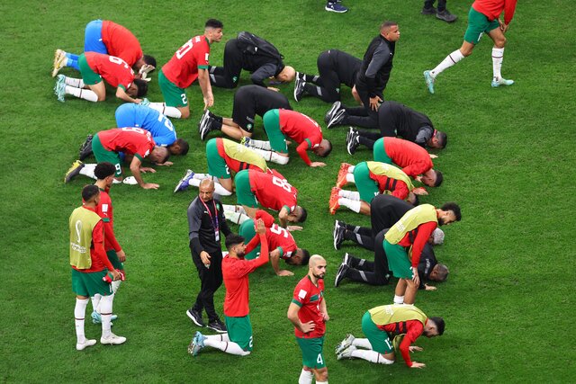 قابهای منتخب روز بیست و چهارم جام جهانی؛ رفاقت پس از شکست