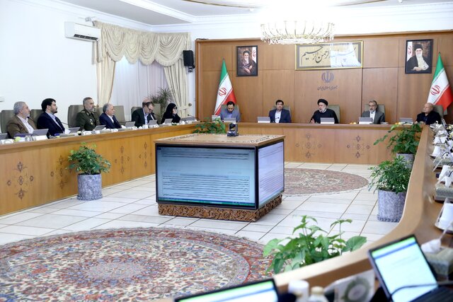 روشنگری به‌هنگام مسائل،  فرصت دروغ‌پردازی را از دشمن می‌گیرد