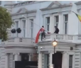 چرا روابط ایران و انگلیس به «دیوارنویسی» رسید؟/ دیوارها سخن میگویند