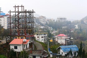 متاسفانه بهدلیل نبود نظارت مسؤولان ذیربط در سالهای اخیر شاهد ساختوسازهای غیراصولی و خارج از قاعده در شهرهای شمالی کشور بودیم که موجب خسارتهای جبرانناپذیری بر پیکر طبیعت بکر و محیط زیست منطقه شد.