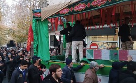 عطر لاله‌های گمنام در محلات پیچید