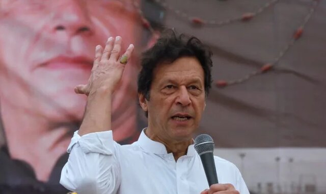 سخنرانی عمران خان در جمع حامیانش 