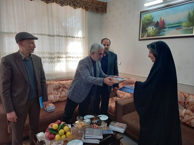 شهدا الگویی تمام عیار برای رویارویی با جنگ شناختی دشمنان هستند