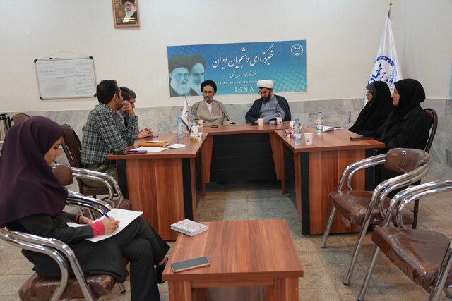 لزوم تلفیق علوم کاربردی با معارف دینی/ حوزه و دانشگاه دو بال پرواز هستند