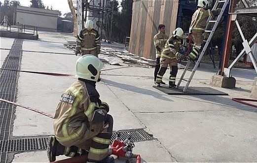 ۱۶ زن آتشنشان کجا هستند؟