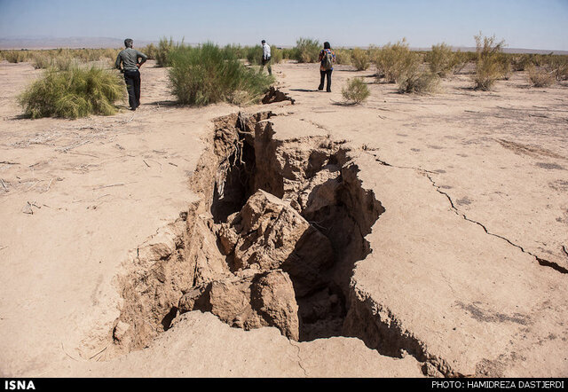 فرونشستها و ضرورت مدیریت بر آبخوانها و محدودیت در برداشتها