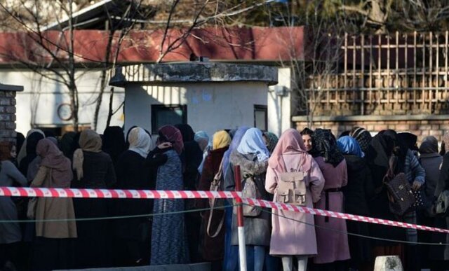 نیروهای طالبان مانع ورود دانشجویان زن به دانشگاهی در کابل شدند دانشگاههای ما میتوانند پذیرای دانشجویان دختر افغان باشد