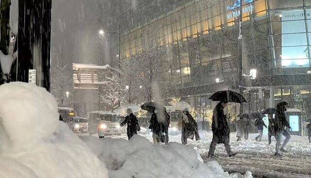 توفان زمستانی در ژاپن قربانی گرفت/ برف سنگین، صدها پرواز را زمینگیر کرد