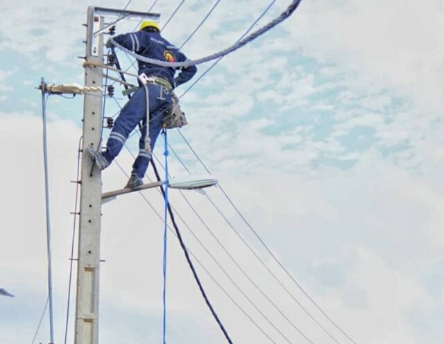 اتصال مجدد برق ۶۰۷ روستای گرفتار در برف لرستان