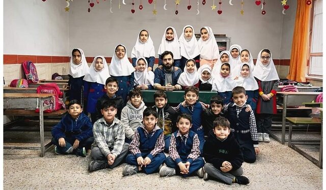 عکاسی که معلم شد/اداره کلاس مختلط سخت تر است!