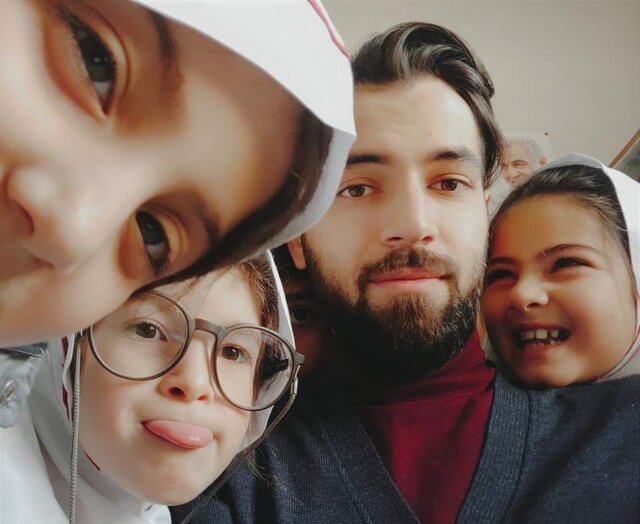 عکاسی که معلم شد/اداره کلاس مختلط سخت تر است!