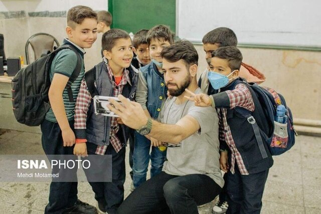 عکاسی که معلم شد/اداره کلاس مختلط سخت تر است!