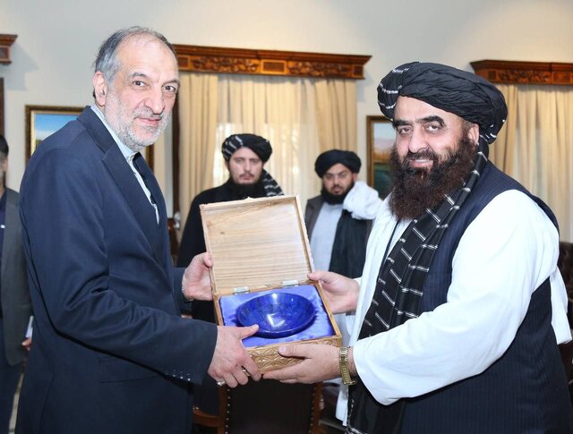 دیدار کاظمی قمی با سرپرست وزارت‌خارجه طالبان