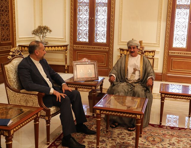 دیدار امیرعبداللهیان با وزیر مکتب سلطانی عمان دیدار امیرعبداللهیان با وزیر مکتب سلطانی عمان