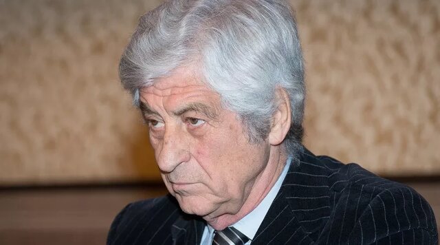 سرمربی سابق ایران در بین ۱۸ فوتبالیست بزرگی که سیاستمدار شدند