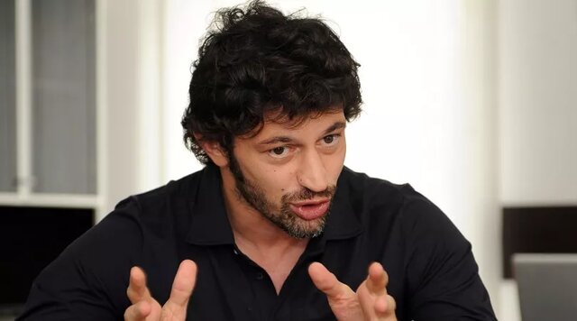 سرمربی سابق ایران در بین ۱۸ فوتبالیست بزرگی که سیاستمدار شدند