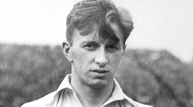 سرمربی سابق ایران در بین ۱۸ فوتبالیست بزرگی که سیاستمدار شدند