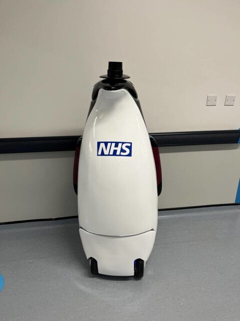 یک پنگوئن رباتیک کارمند بیمارستان می‌شود!