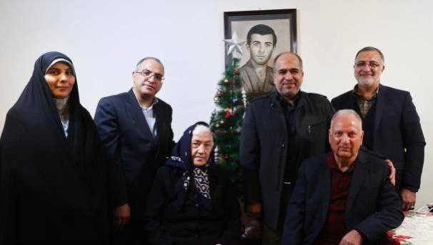 حضور شهردار تهران و دو نماینده مجلس در منزل اولین شهید مسیحی دفاع مقدس حضور شهردار تهران و دو نماینده مجلس در منزل اولین شهید مسیحی دفاع مقدس