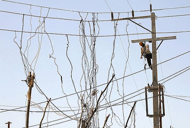 عکس آرشیوی است امسال ۵۹۰۰ انشعاب غیرمجاز برق در فارس جمع شده است