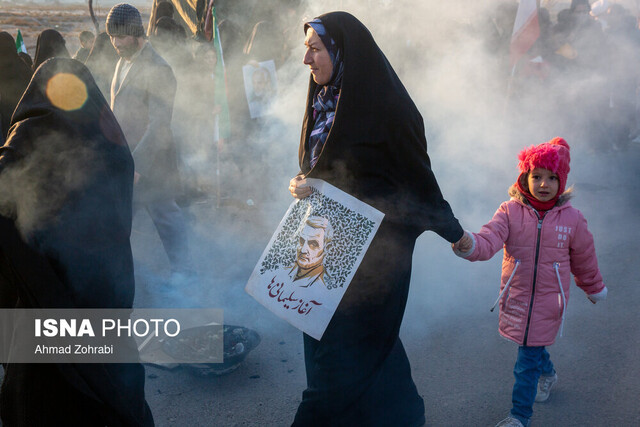 عکس تزیینی است بررسی ساخت فیلم و سریال درباره شهید سلیمانی