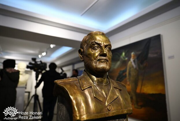 سردار سلیمانی را بدون داشتن عکسی نقاشی کردم!