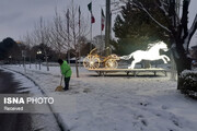 پاک‌سازی معابر اصلی شهر زنجان در پی بارش برف