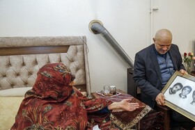 تجلیل استاندار آذربایجان شرقی از مادران دو شهید در تبریز