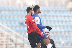 مصدومیت کمک‌داور/ ضربه خشن غول برزیلی استقلال به آریاکیا